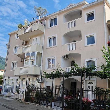 Hibiscus Guest House 부드바 외부 사진
