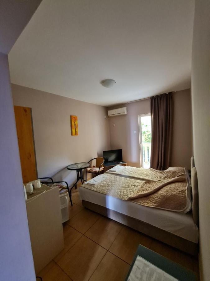 Hibiscus Guest House 부드바 외부 사진