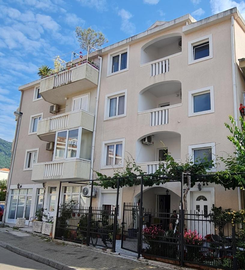 Hibiscus Guest House 부드바 외부 사진